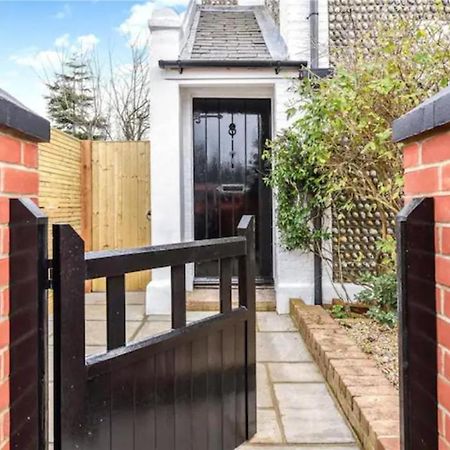 Stylish 2 Bedroom Cottage, Close To Town Centre เวอร์ทิง ภายนอก รูปภาพ