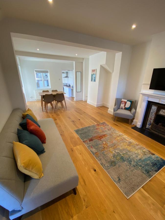 Stylish 2 Bedroom Cottage, Close To Town Centre เวอร์ทิง ภายนอก รูปภาพ