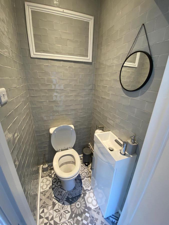 Stylish 2 Bedroom Cottage, Close To Town Centre เวอร์ทิง ภายนอก รูปภาพ