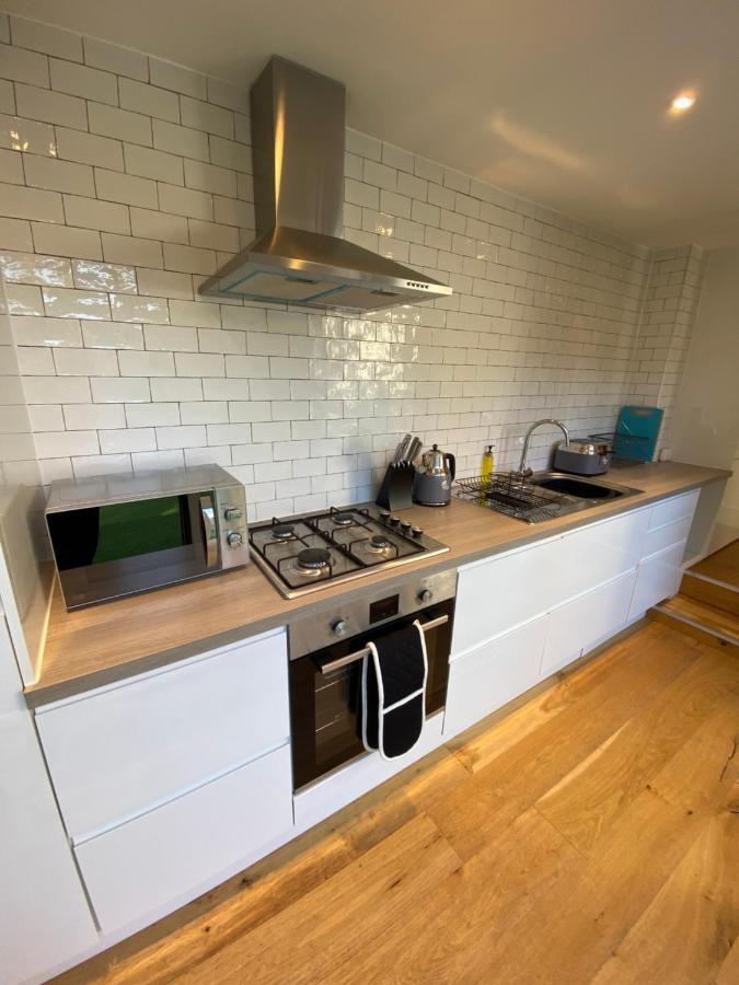 Stylish 2 Bedroom Cottage, Close To Town Centre เวอร์ทิง ภายนอก รูปภาพ