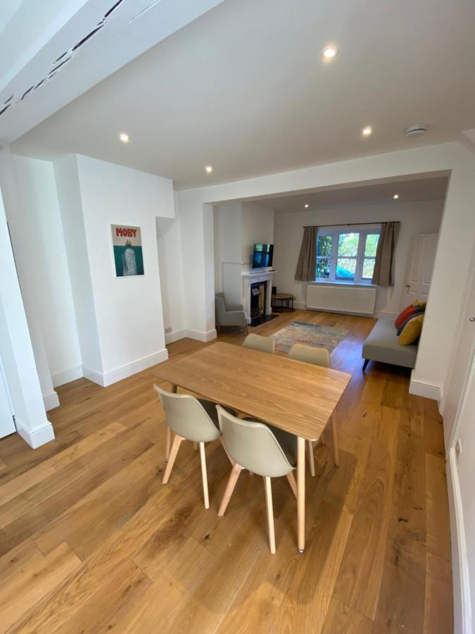 Stylish 2 Bedroom Cottage, Close To Town Centre เวอร์ทิง ภายนอก รูปภาพ